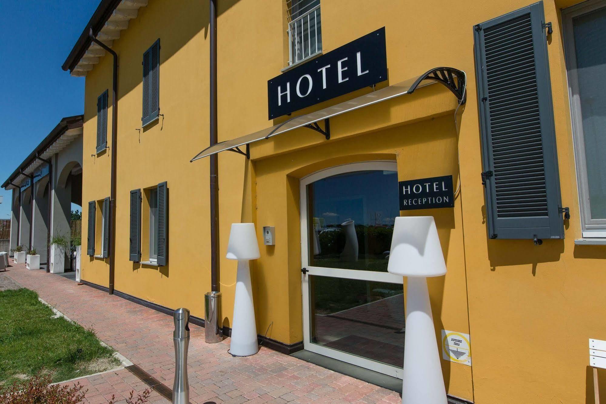 Hotel Forlanini 52 Parma Dış mekan fotoğraf
